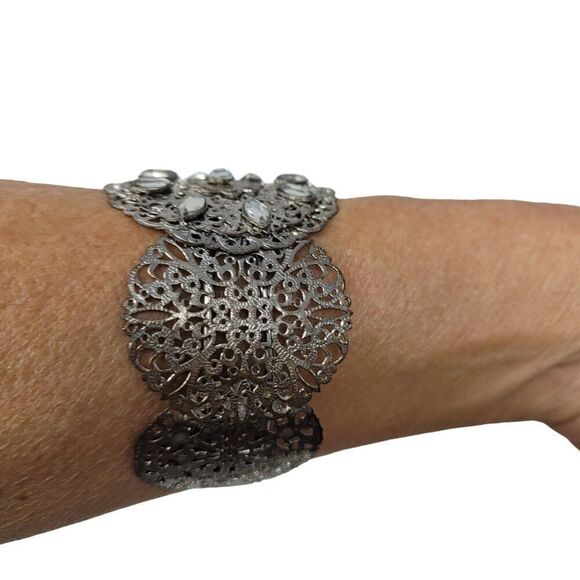 Vintage‎ Fillagree Metal Wide Cuff Bracelet Silver Rhinestone Perforated Scroll - Picture 5 of 9